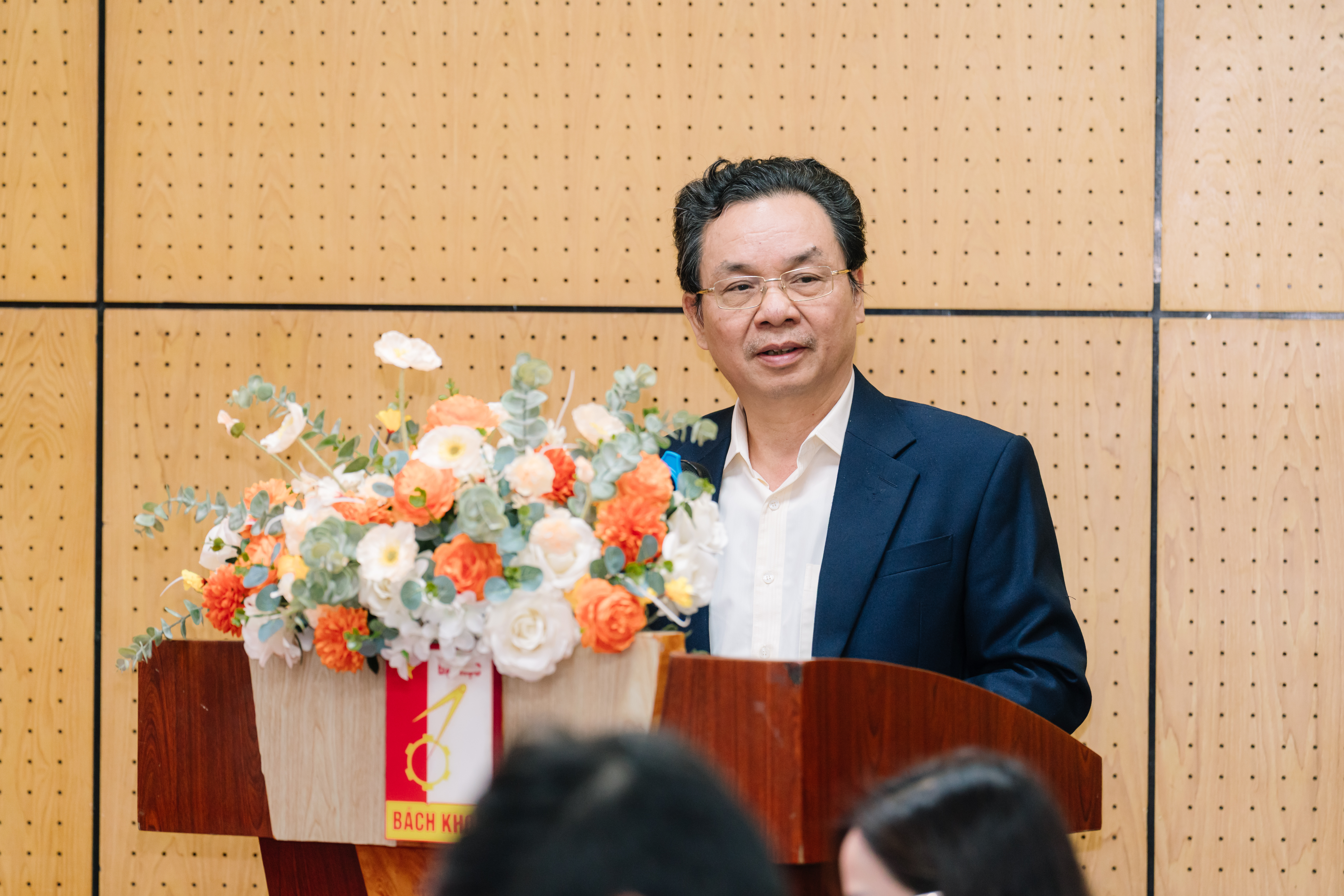 GS. Hoàng Văn Cường - Đại biểu Quốc hội Khóa XV, Thành viên Hội đồng Viện Công nghệ và Kinh tế số - Đại học Bách khoa Hà Nội, phát biểu đề dẫn Hội thảo