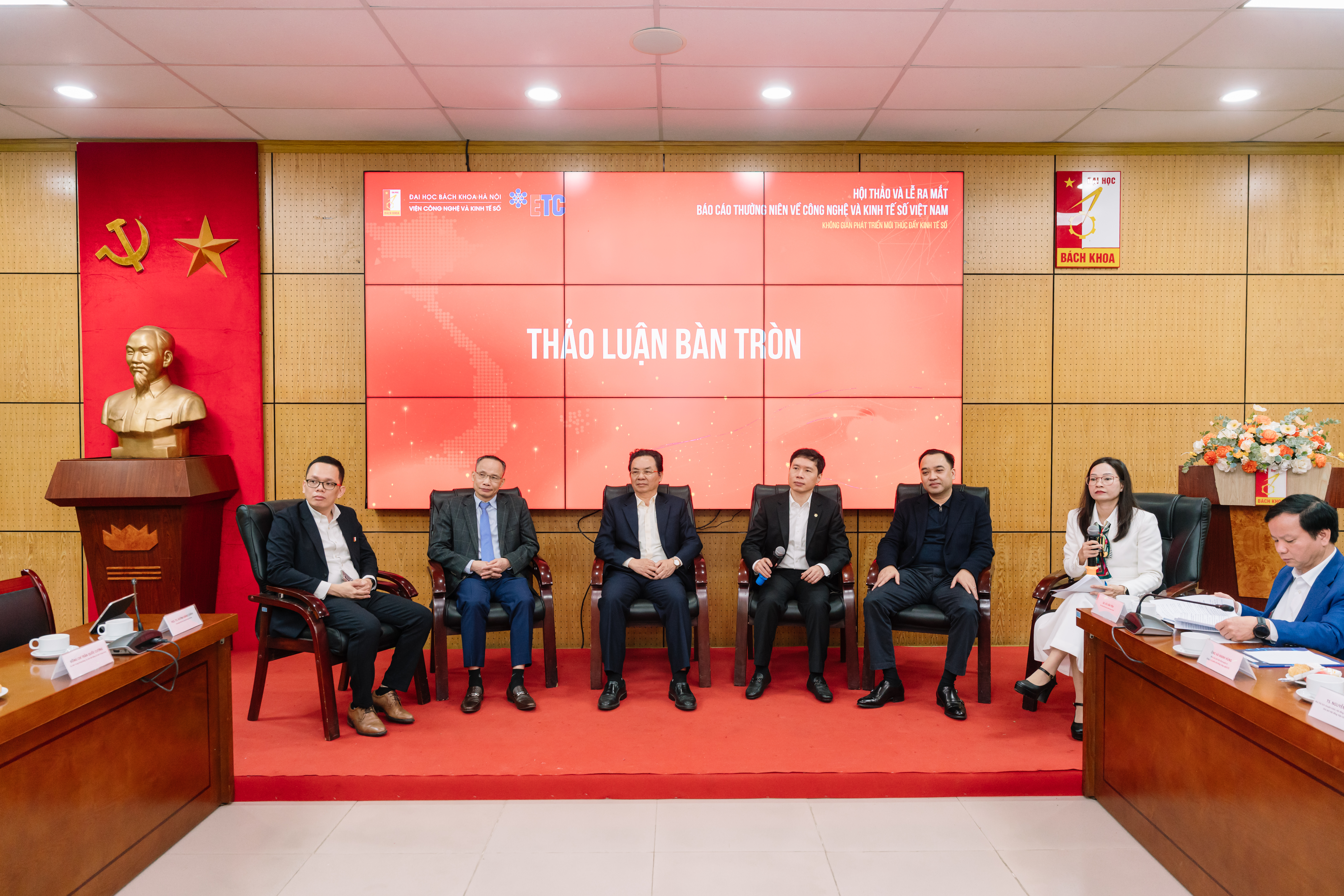 Phiên thảo luận bàn tròn với sự tham gia của Chuyên gia và Diễn giả