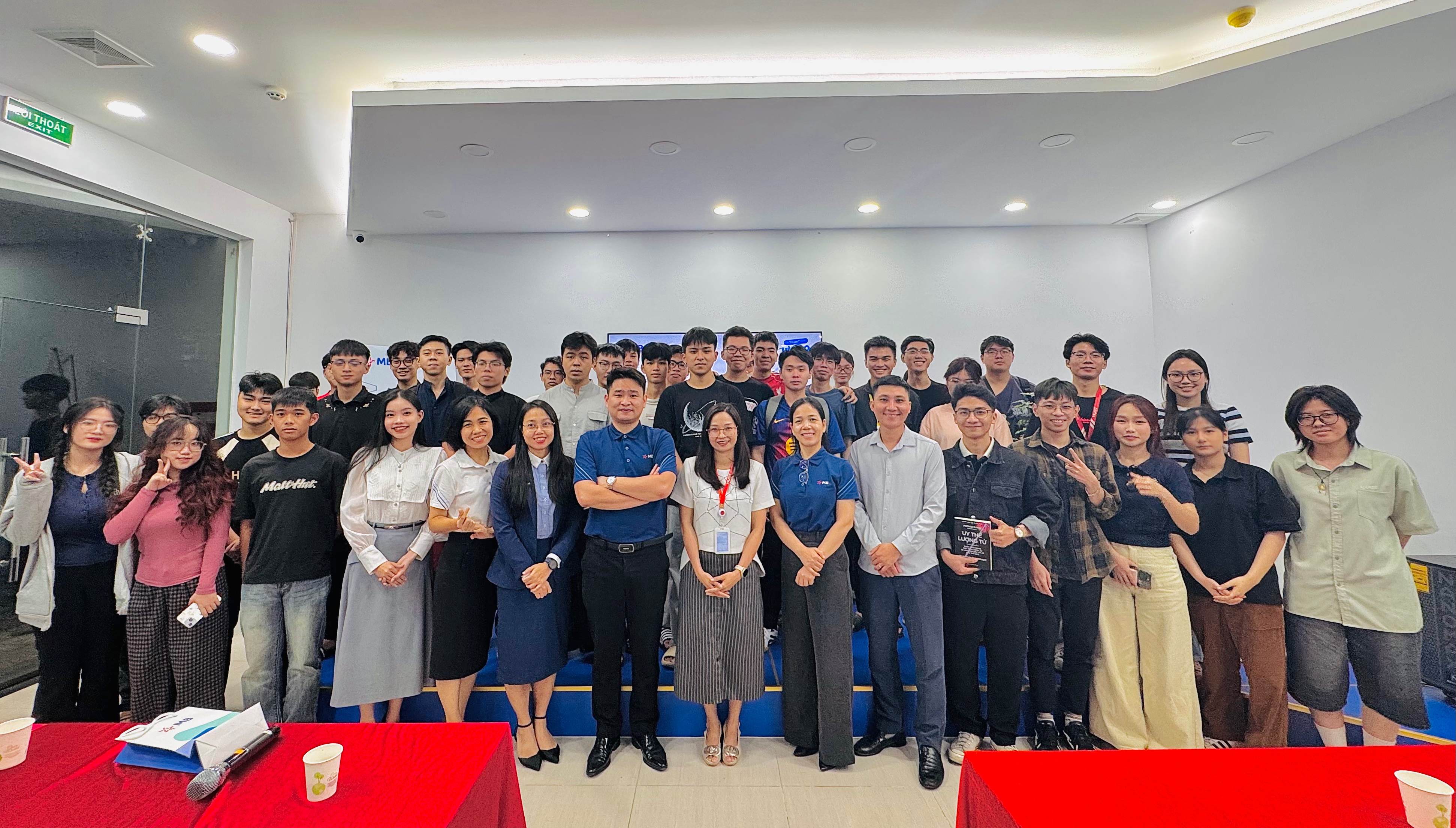 Toàn thể lãnh đạo, diễn giả, khách mời và học viên tại Workshop Agile - The new way of working