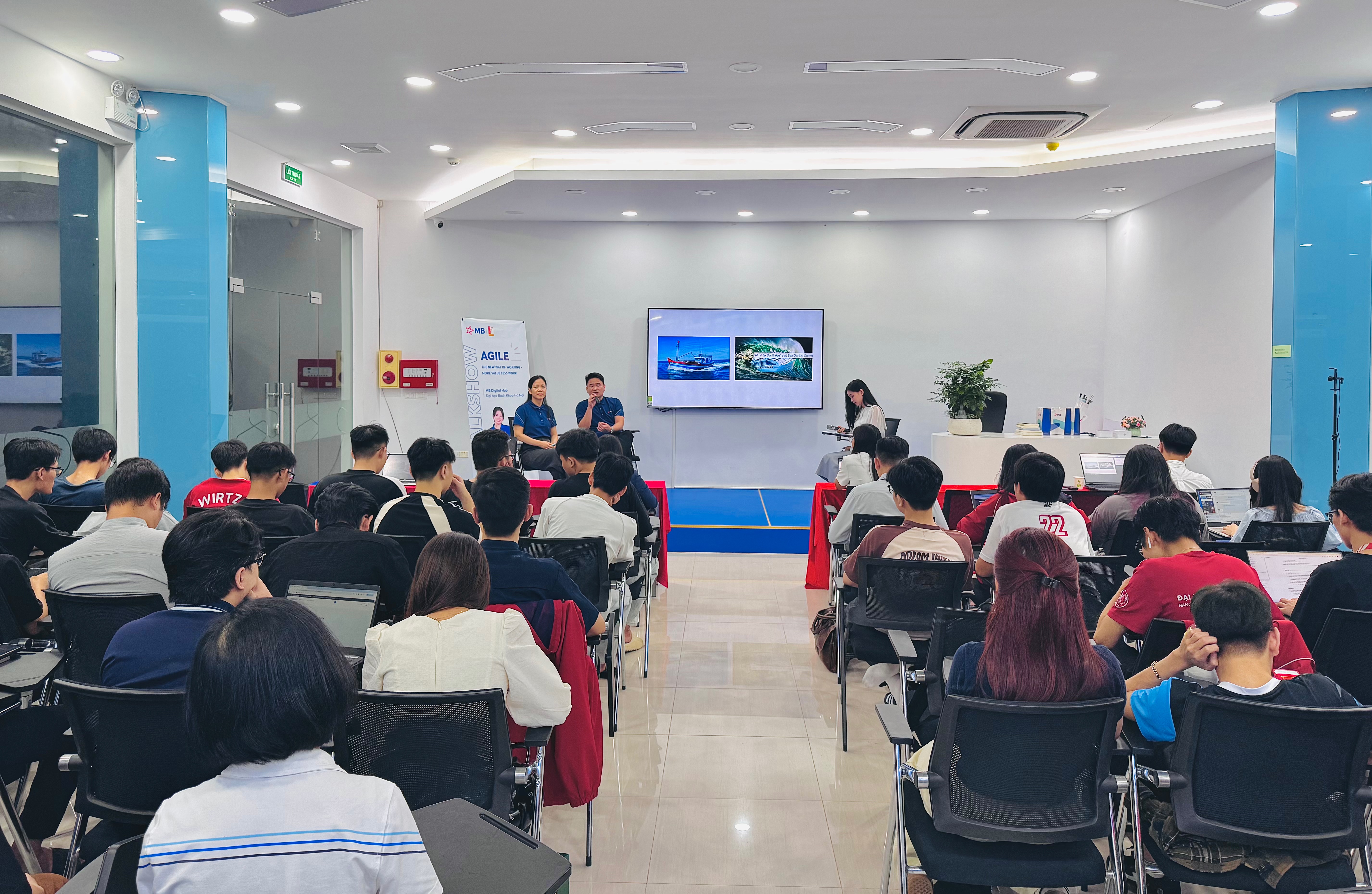 Toàn cảnh học viên tham gia Workshop Agile - The new way of working