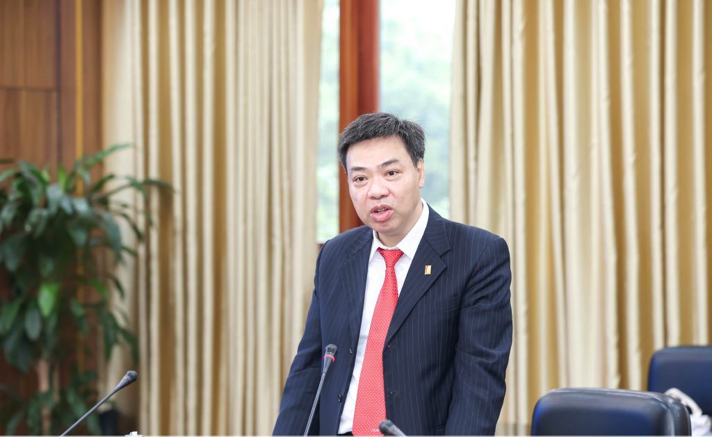 Assoc. Prof. Nguyen Dac Trung, Director of the Department of Partnership and Engagement, HUST, delivered the opening remarks at the ceremony.